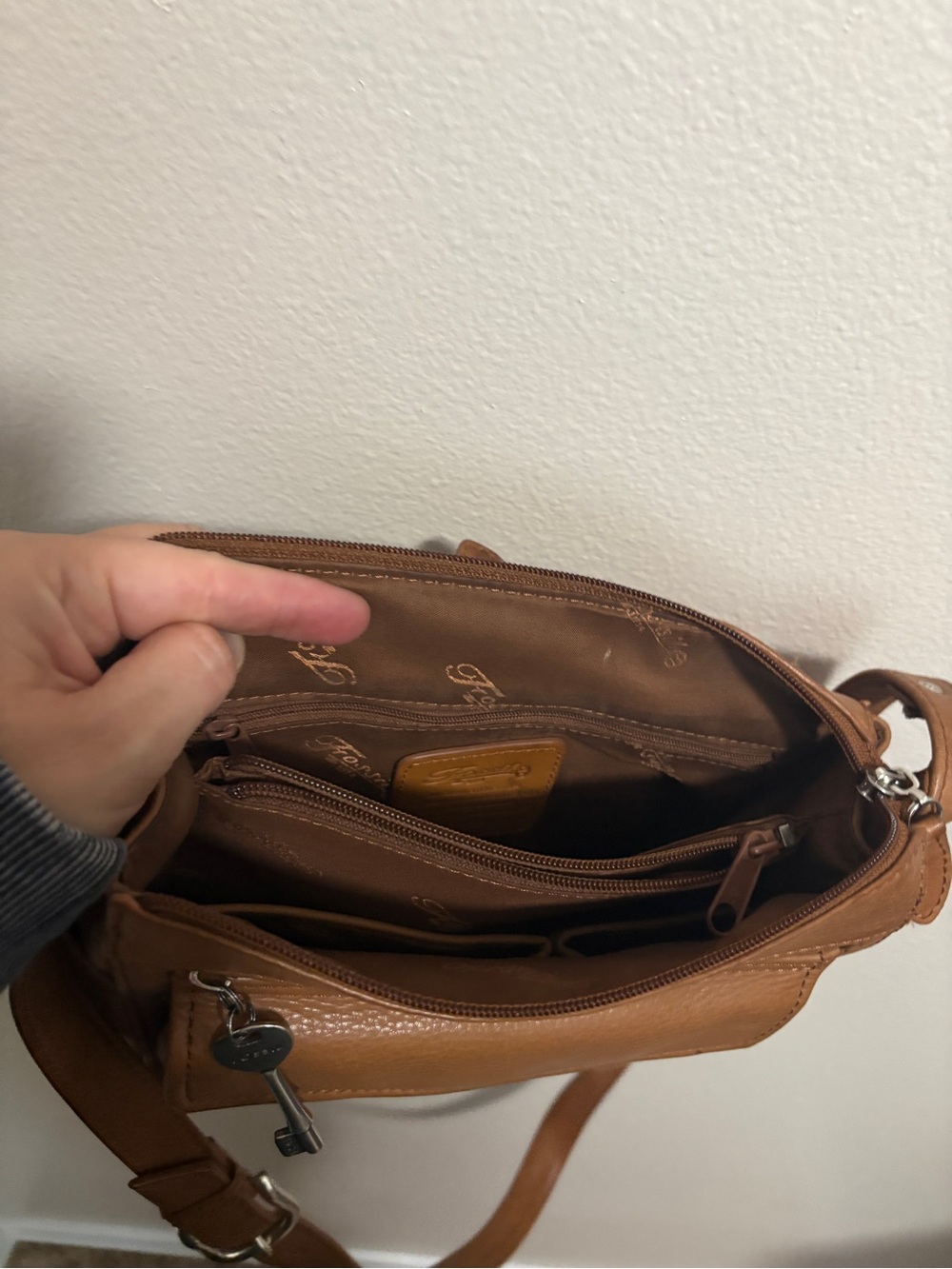 Vintage Leather Fossil Crossbody Medium Size Multiple Zipper Compartments Purse - Picture 7 of 12